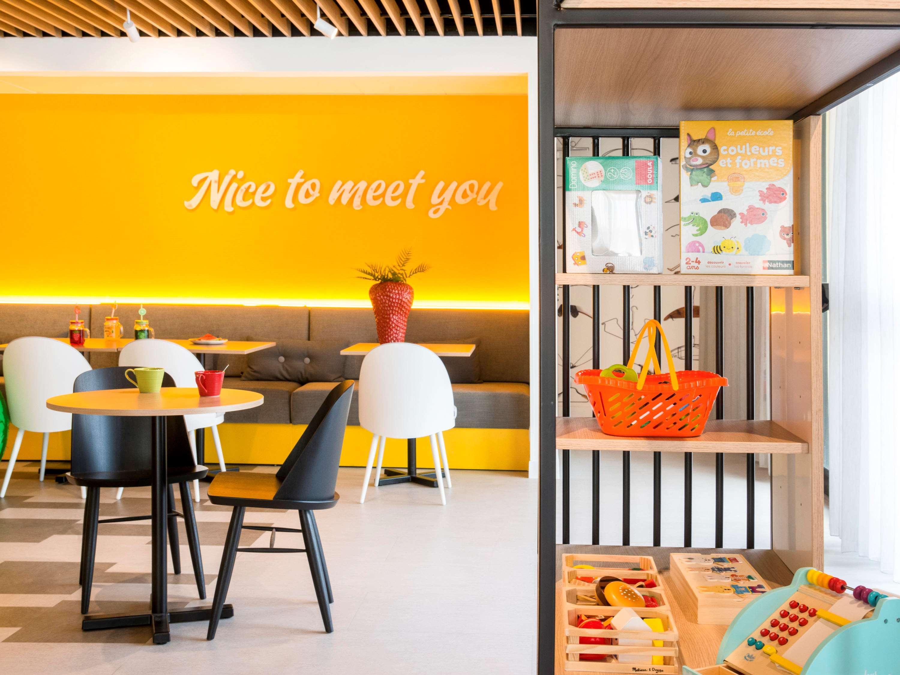 Ibis Styles Nice Cap 3000 Aeroport Saint-Laurent-du-Var Bagian luar foto